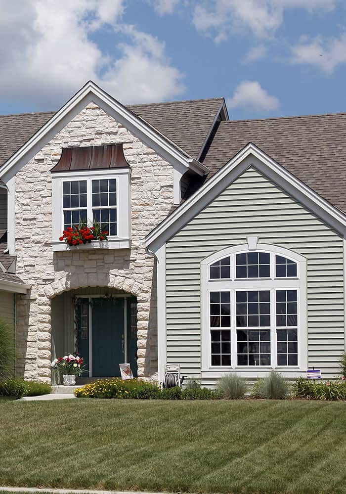 Stone & vinyl siding house in Urbandale, IA